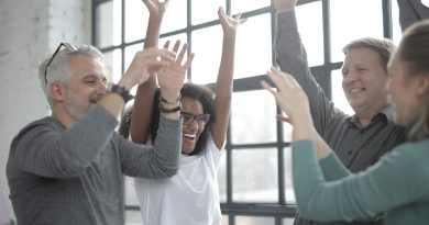 La ciencia de la sonrisa: El elixir de la longevidad activa