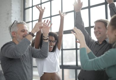 La ciencia de la sonrisa: El elixir de la longevidad activa